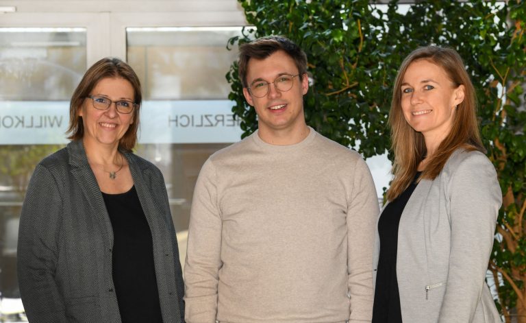 Beim Technologie- und Innovationszentrum Gießen für den Sozialinnovator Hessen zuständig (v.l.n.r.): Christian Opitz, Antje Bienert und Lisa Leithäuser; Foto: Annette Kraus